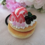 パンケーキのヘアゴム♡ストロベリーソース