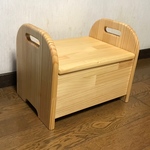 収納付き子ども用椅子