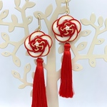 梅結びのタッセルピアス 〜紅白 別カラー〜