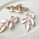 New！４個★メタルチャーム　葉っぱ　leaf　リーフ　ゴールド