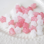 New!20個　ガラスのお花ビーズ　桜色