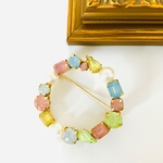 ミルキービジューのブローチ