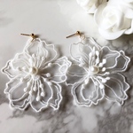 フラワー刺繍 ピアス