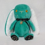 DREAMNうさぎ　ぬいぐるみ（エメラルドグリーン）　王冠チャーム付き