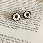 7602 フランス　ヴィンテージ ボタン 18mm×2個 ダークブラウン　お花