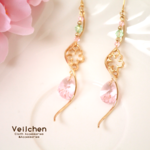 桜ピンクのウェーブドロップピアス（イヤリング）