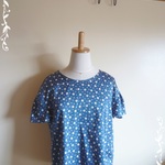 sale!!ヒラヒラ袖ブラウスチュニック　ネコ＆ドット柄　ネイビー