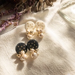 【belle】ベル　刺繍ビーズと揺れるコットンパールのイヤリング、ピアス