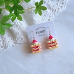 いちごのミルフィーユピアス(イヤリング)/サージカルステンレスnonoacs
