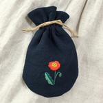 刺繍の巾着ポーチ「ヒナゲシ」