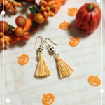 ホワイトスカルとタッセルのピアス