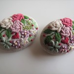 刺繍のブローチ（バラ）