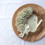  【送料無料】　かすみ草のハーフリース　ギフト