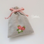 手刺繍巾着ポーチ ❁ いちご