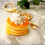 「再販」ふわふわクリームパンケーキのキーホルダー【受注制作】