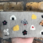 ネズミさんとおにぎりの刺繍ファスナーポーチ♪