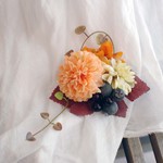 再再販 autumn corsage:ピーチオレンジの揺れる髪飾り