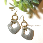300円☆大ぶり菱形チャーム☆メタルリングのピアスのピアス/イヤリング