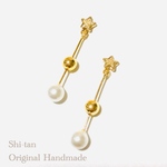 パールが揺れるミニスターピアス
