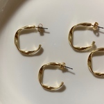 ゴールド×ツイストピアス