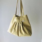 ペールカナリアのプリーツトートバッグ・Mサイズ 