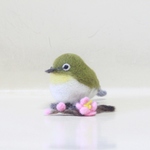 受注製作　春を呼ぶ鳥　メジロちゃん　梅の花付