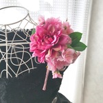桜とピンクガーベラの花束コサージュ