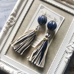 タッセルピアス   ベージュ×クラシックブルー