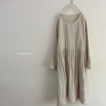  秋の重ね着服。ドロップショルダーのワンピース。ギャザースカート。リネン。【М】