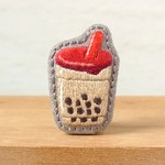 タピオカミルクティーの刺繍ブローチ