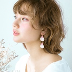 恋する花びら ピアス / イヤリング (アシンメトリー)