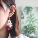 花かんざしとかすみ草の春色ピアス　イヤリング