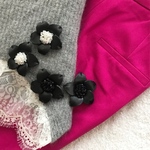 レザー風フラワーピアス