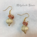 フラワーベースのピアス/イヤリング