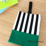 グリーン×モノトーンストライプのシューズバッグ