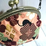 ピンク×黒猫、四つ葉のクローバーのがま口バッグ＊軽いショルダー＊ポシェット＊ポーチ＊アンティーク＊着物浴衣