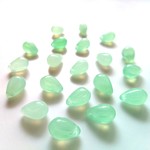 ミントグリーン 🍀  ストライプ ドロップ形 チェコビーズ