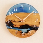 小さな世界が見えるかも？　直径30cm　直径30cm-04　木とレジンの掛け時計　River clock木とレジンの掛け時計No.05