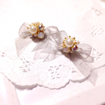 【再販・ピアス】2Way☆オーガンジーリボンと煌めくビジューピアス（オパール）