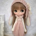 ネオブライス  ニット 服 アウトフィットロップイヤーのうさ耳帽子と長袖サロペのセットさくらいろ