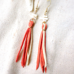 珊瑚×レザータッセルピアス