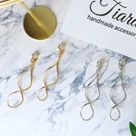 【ピアス/イヤリング/貼るピアス】シンプル♥ツイストチャーム