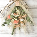 丸葉ユーカリとふわふわオレンジ。ドライフラワーのスワッグ。