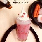 いちごミルクフロート　ヘアゴム　ミニチュアフード  ミニチュア