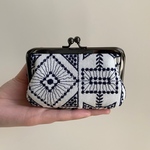 北欧刺繍　ホワイト×ネイビー　 がま口ポーチ　化粧ポーチ　モノトーン