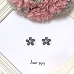 bees flower ピアスorイヤリングor樹脂ピアス