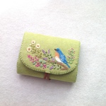 フェルトと羊毛の青い小鳥のソーイングケース