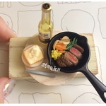 ミニチュアフード★ カフェごはんシリーズ▷ステーキスキレットとビールのセット☆
