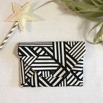 封筒型のポーチ　数寄屋袋　モノトーン