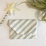 封筒型のポーチ　数寄屋袋　ストライプ　シルバー